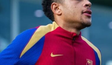 Vitor Roque's agent will soon meet again with the club to discuss his future. [@FabrizioRomano]