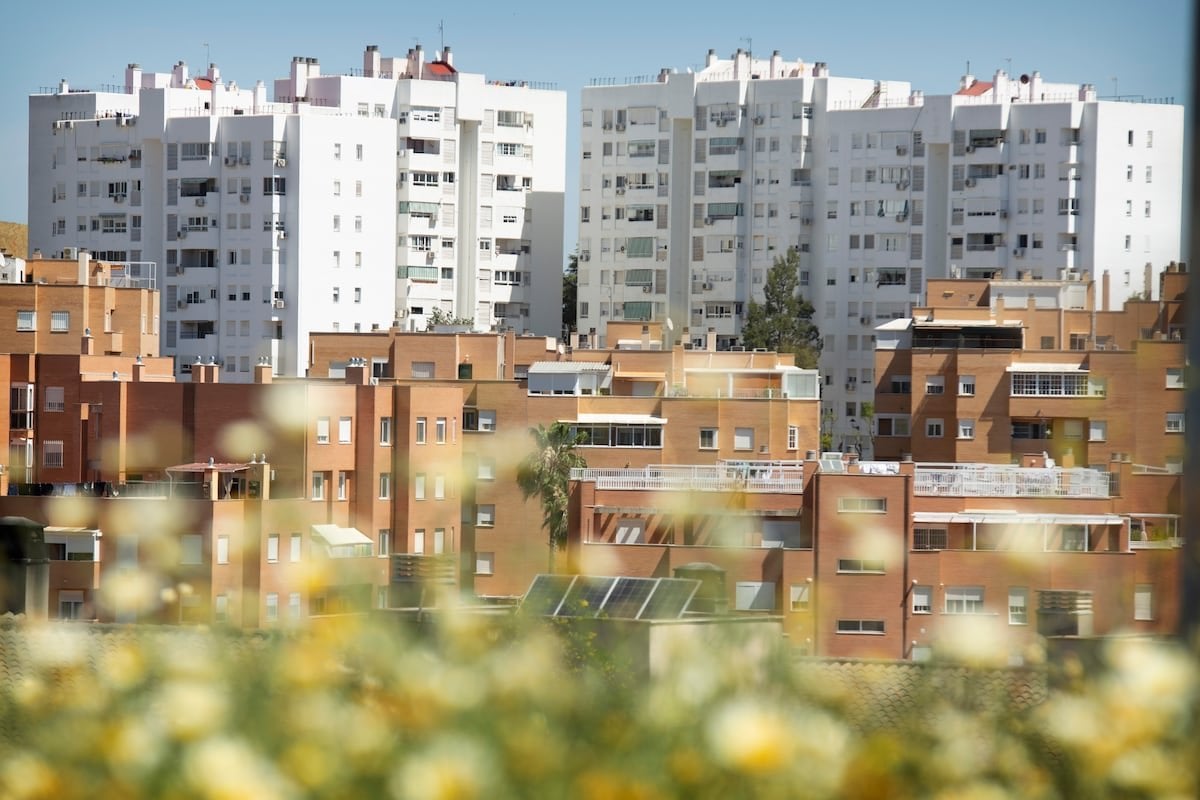 La venta de vivienda sigue cayendo, pero los precios no bajan