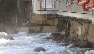 L'obrer que va ser arrossegat pel riu estava treballant sense cap tipus de subjecció enmig de l'aigua