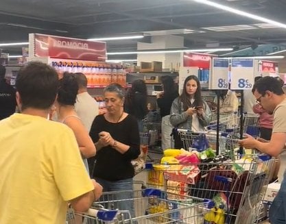 El vídeo de la bogeria a Epizen per la liquidació pel tancament del Carrefour