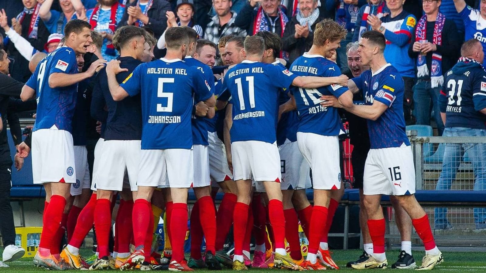 [2. Bundesliga | 33. Spieltag] Da feiert selbst Süderbrarup: Holstein Kiel steigt nach Remis gegen Düsseldorf erstmals in die Bundesliga auf