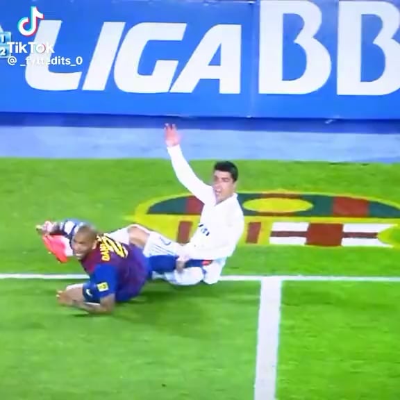 Iconic moment from Pepe tackling Dani Alves