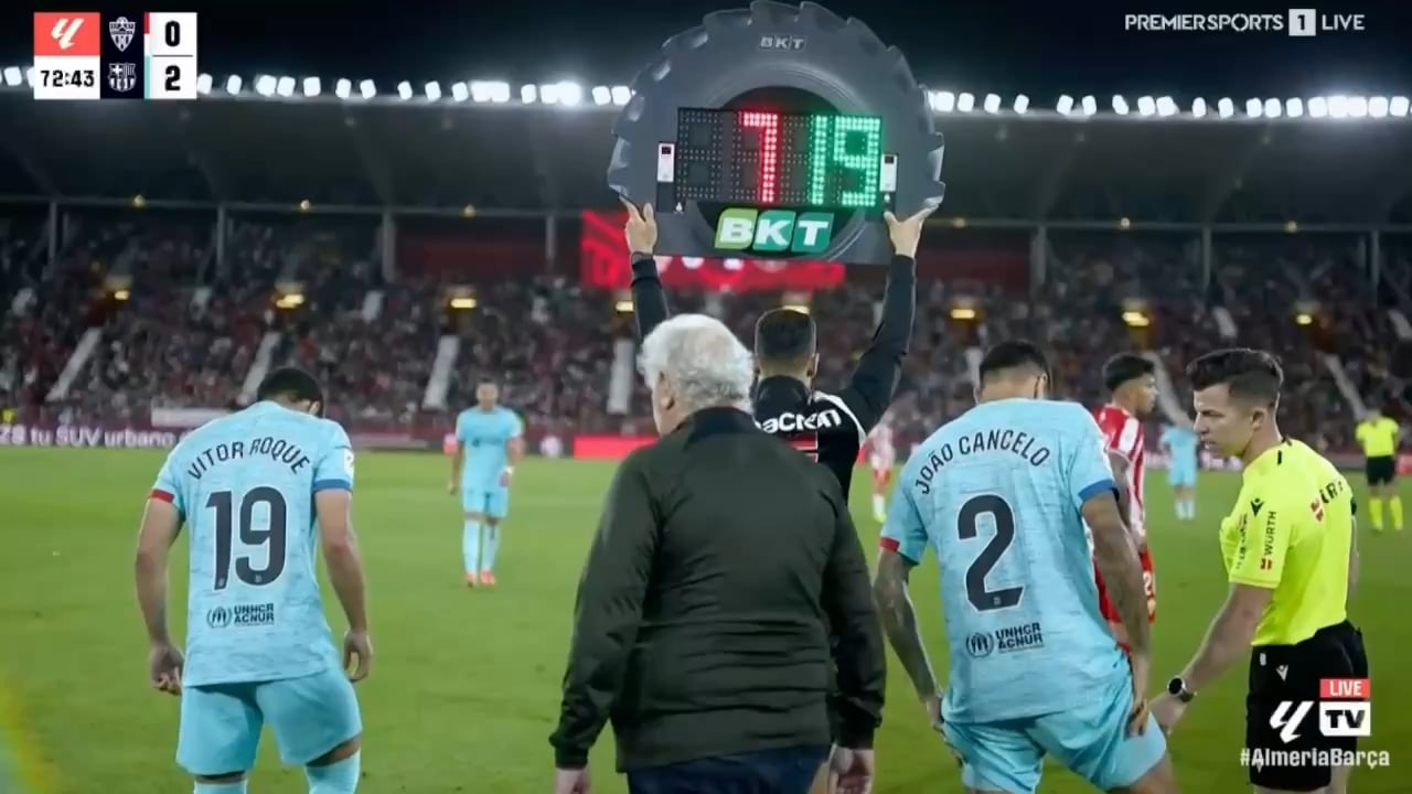 Victor Roque now takes the pitch in the 72nd minute