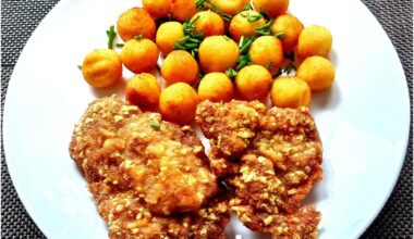Yesterday's two course menu. Fried neck steak in corn breadcrumbs marinated in mustard, garlic and gyros seasoning with croquettes and baked potatoes with smoked meat, egg and cheese. It was excellent 😋 have a nice day everyone 🍻
