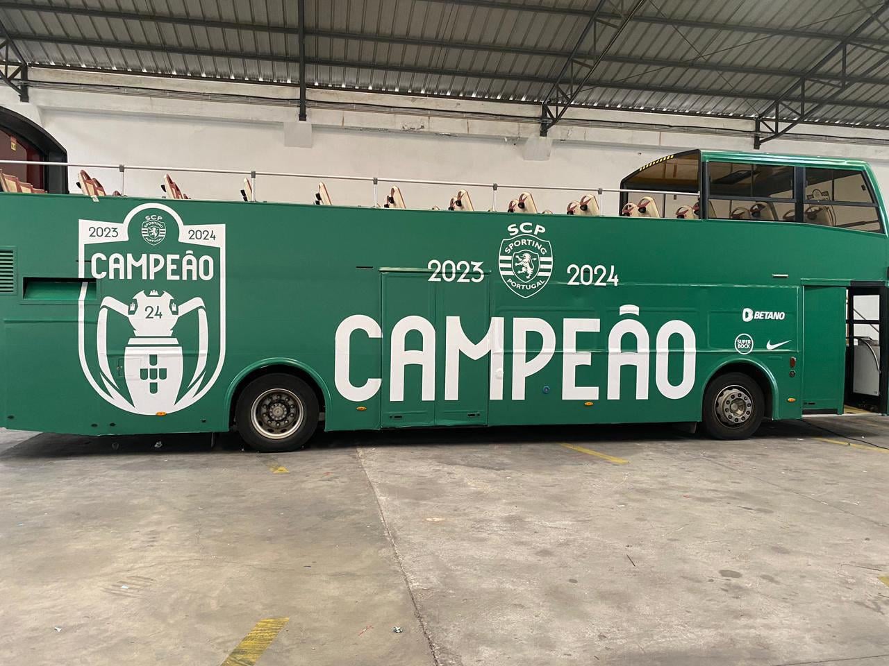 No autocarro do Sporting tem 24 campeonatos??