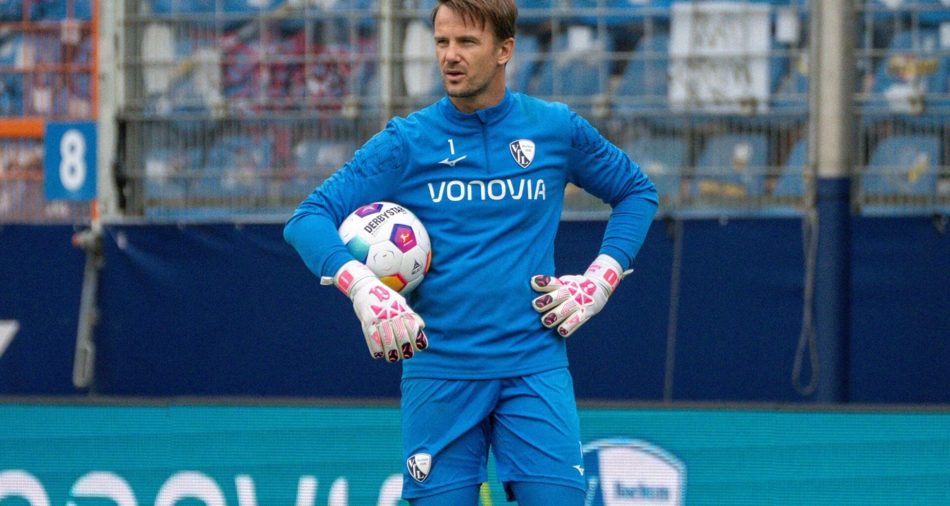 [VfL Bochum]: Manuel Riemann wird dem Kader für die beiden letzten Saisonspiele nicht angehören. Grund sind unüberbrückbare unterschiedliche Auffassungen zu teaminhaltlichen Themen.