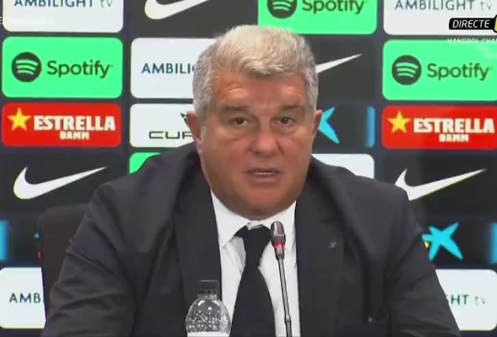 3 weeks ago, in the 'Xavi will continue next season press conference', Laporta whilst crying: "Barca fans should be very proud of this man and points to Xavi."