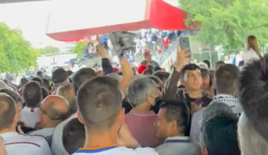 Joselu entering as a fan at the Stade de France to watch the Liverpool-Real Madrid final (2022). Now thanks to him Real Madrid is going to a new final; with effort and humility dreams come true.