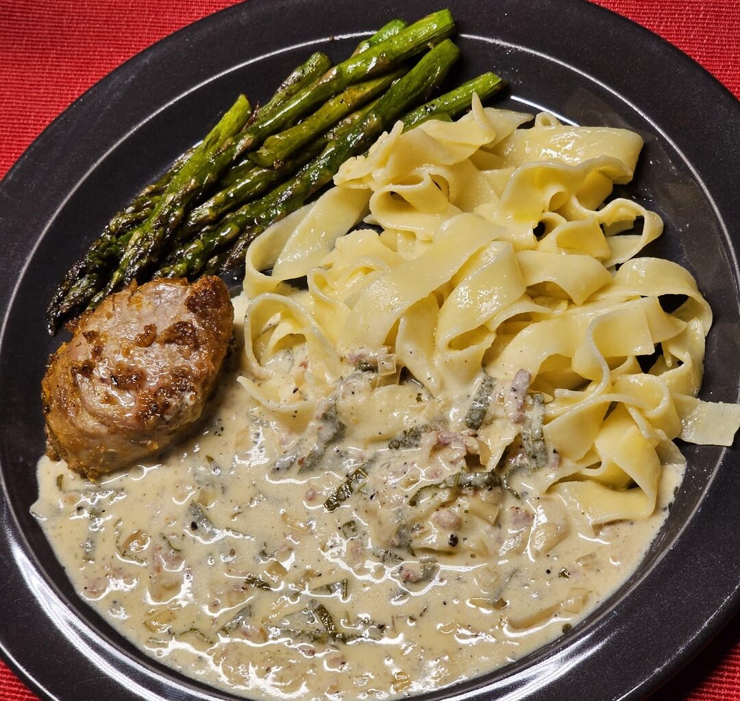 Fillet medallions with fettuccine, asparagus and cherry tomatoes in a cream sauce with plenty of fresh sage