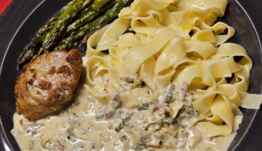 Fillet medallions with fettuccine, asparagus and cherry tomatoes in a cream sauce with plenty of fresh sage