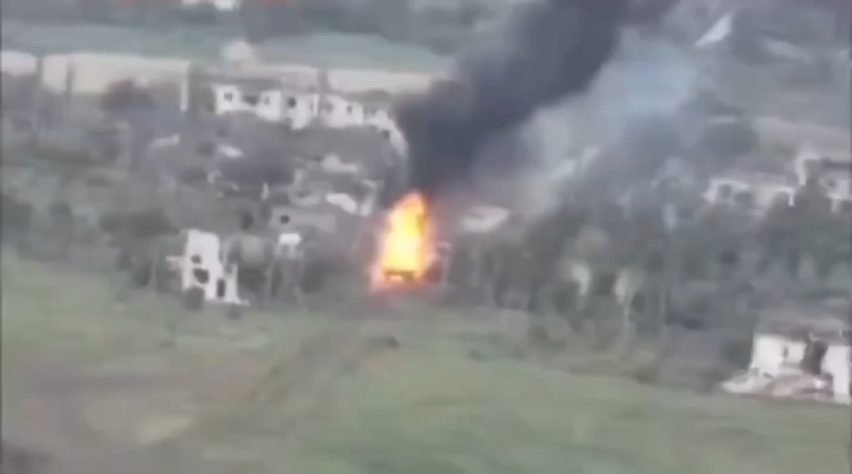 Russian tank explodes spectacularly in all directions near Vuhledar.