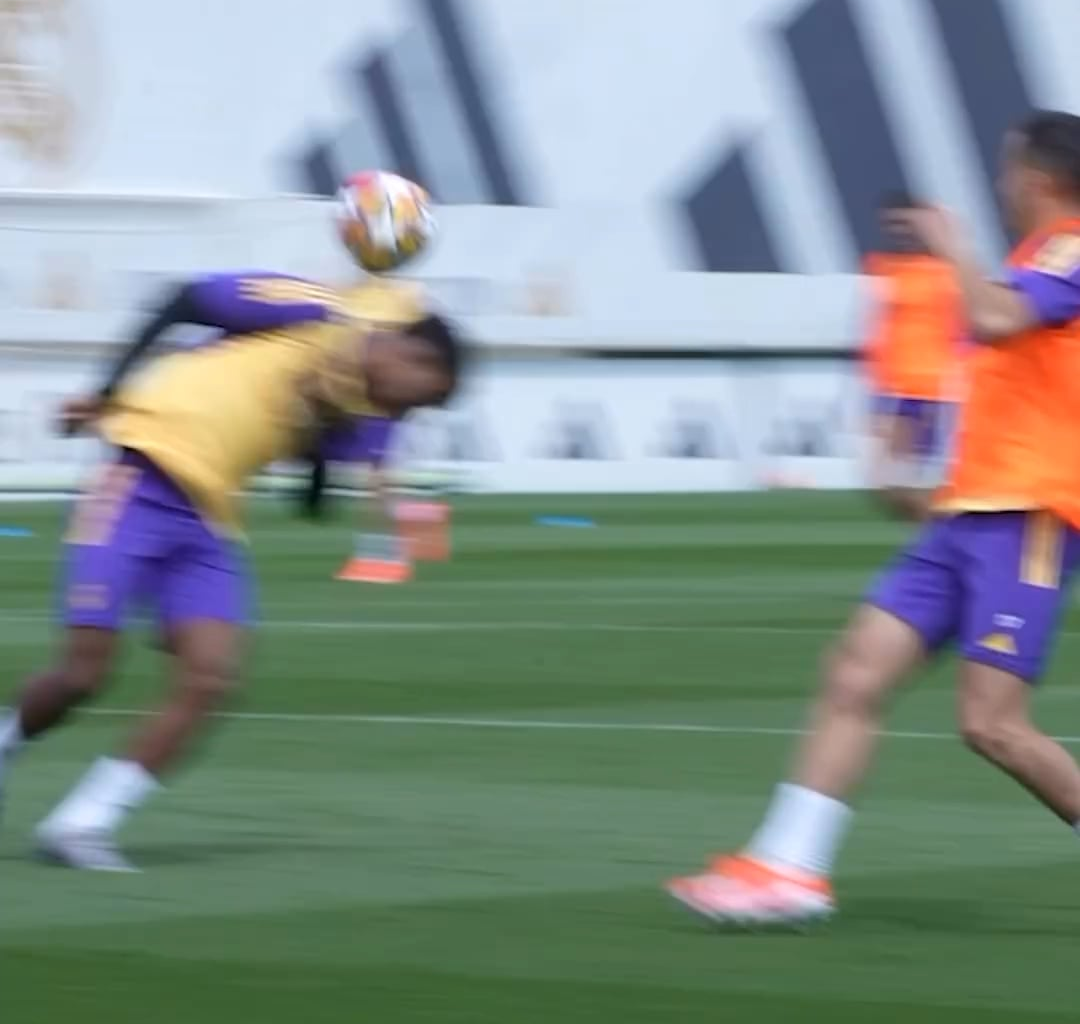 The goal is nice and all but I just love the way the team goes “Ardaaaa” as soon as the ball hits the net; It’s just such a nice atmosphere to be in as a player