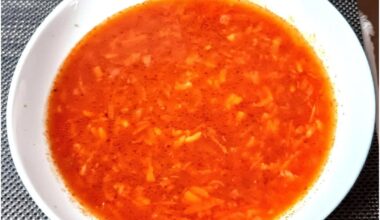 Weekend lunch - tomato soup with root vegetables and rice and turkey heart in 2 ways - natural with vegetables with mashed potatoes and in a cream sauce with dumpling. Add a pickle. For the hockey final 🏒🏆 Leaf buns made from sauerkraut 😋🥇