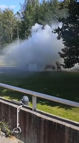 Martinlaaksossa tällä viikolla paloi auto keskellä liittymää