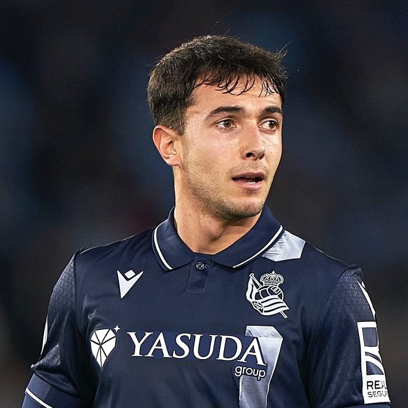 The meeting between Deco and the agent of Zubimendi lasted for one hour and a half. His release clause is €60M and that makes it difficult for Barça. The club will have to make important sales to generate FFP for it. [@gerardromero]