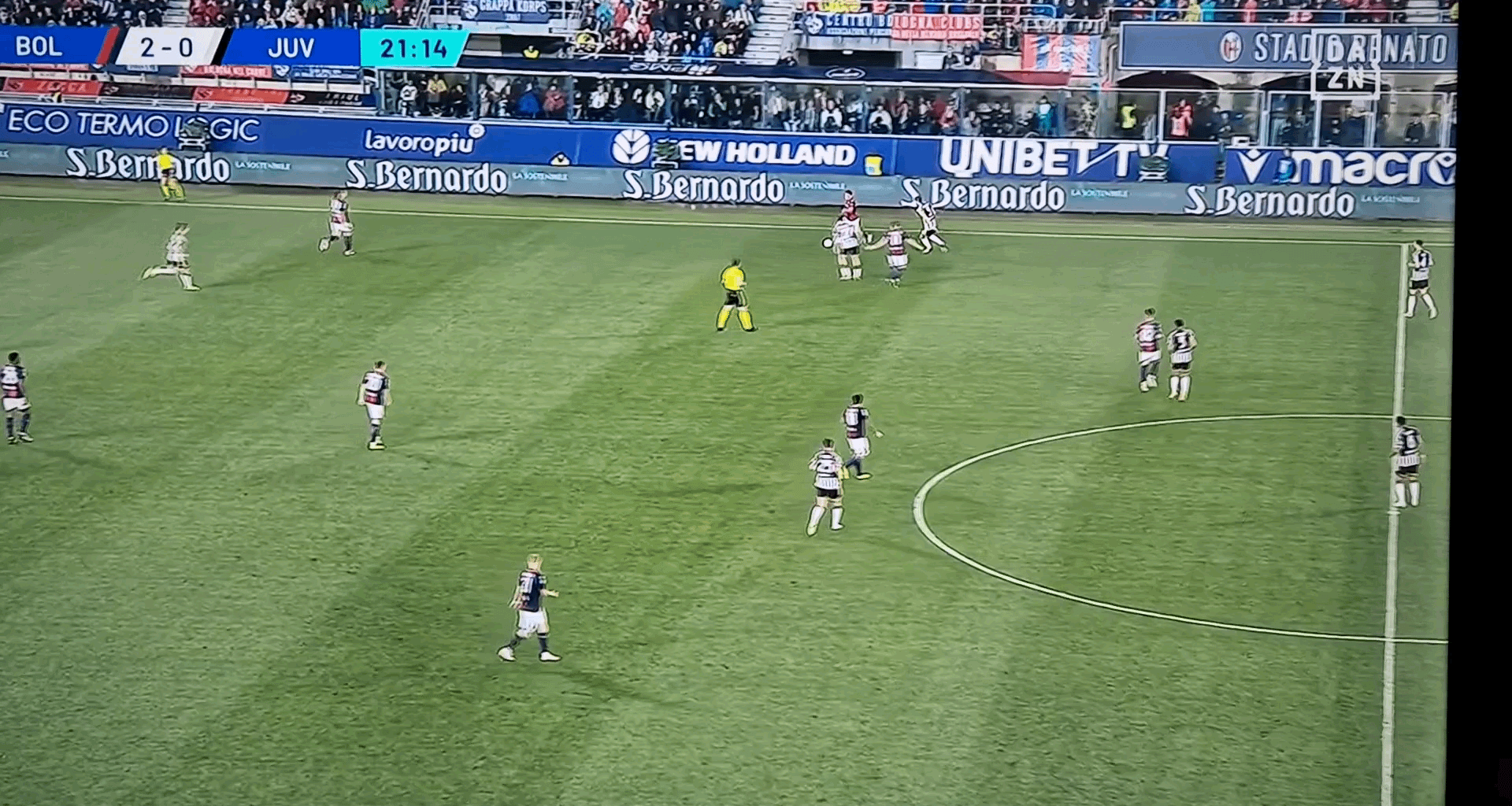 Juventus fans chanting "Mister Allegri"