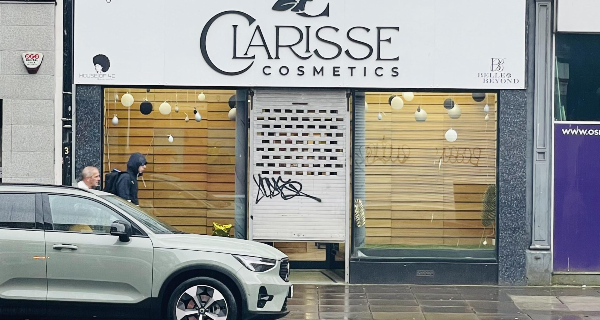Your daily reminder to moisturise, courtesy of High Street.