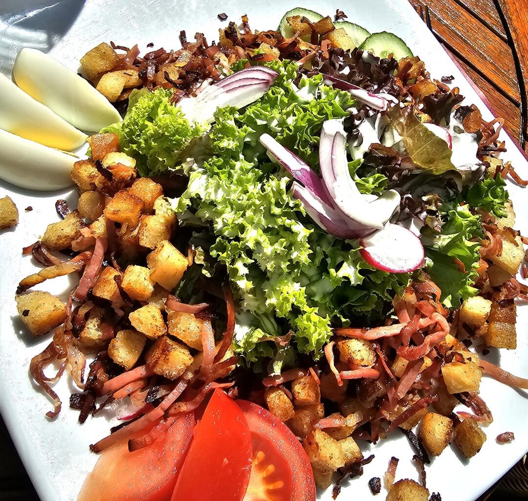 Pic 1: Mixed salad with fried bacon cubes and croûtons ― Pic 2: Mixed salad with smoked salmon, prawns, smoked turkey ― BaWü (Germany)