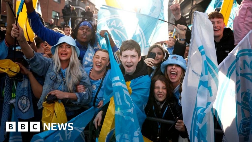 Thousands turn Manchester blue for Cituy's victory parade