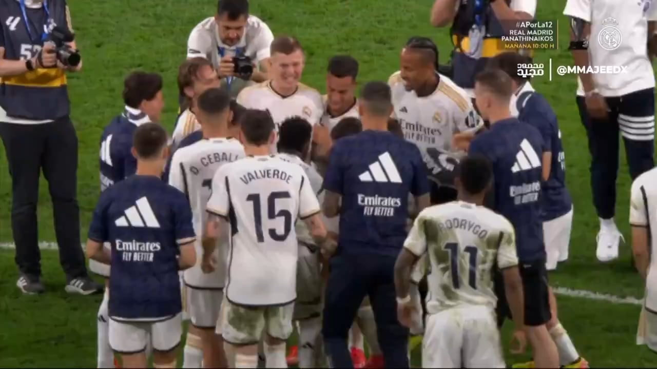 Real Madrid players lifts Toni Kroos and bounces him up and down to celebrate his last game at Santiago Bernabeu.