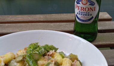 Gnocchi con asparagi e speck