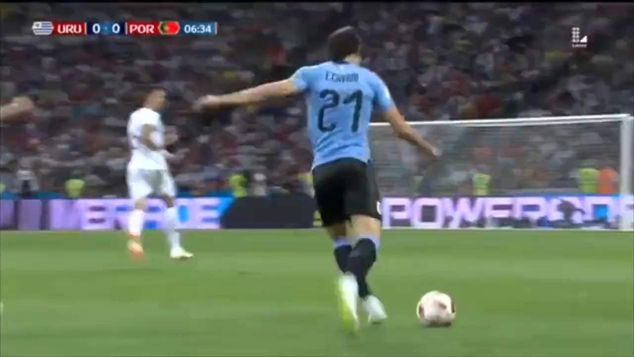 Eternal thank you to Edinson Cavani, who has officially announced his retirement from 
@Uruguay