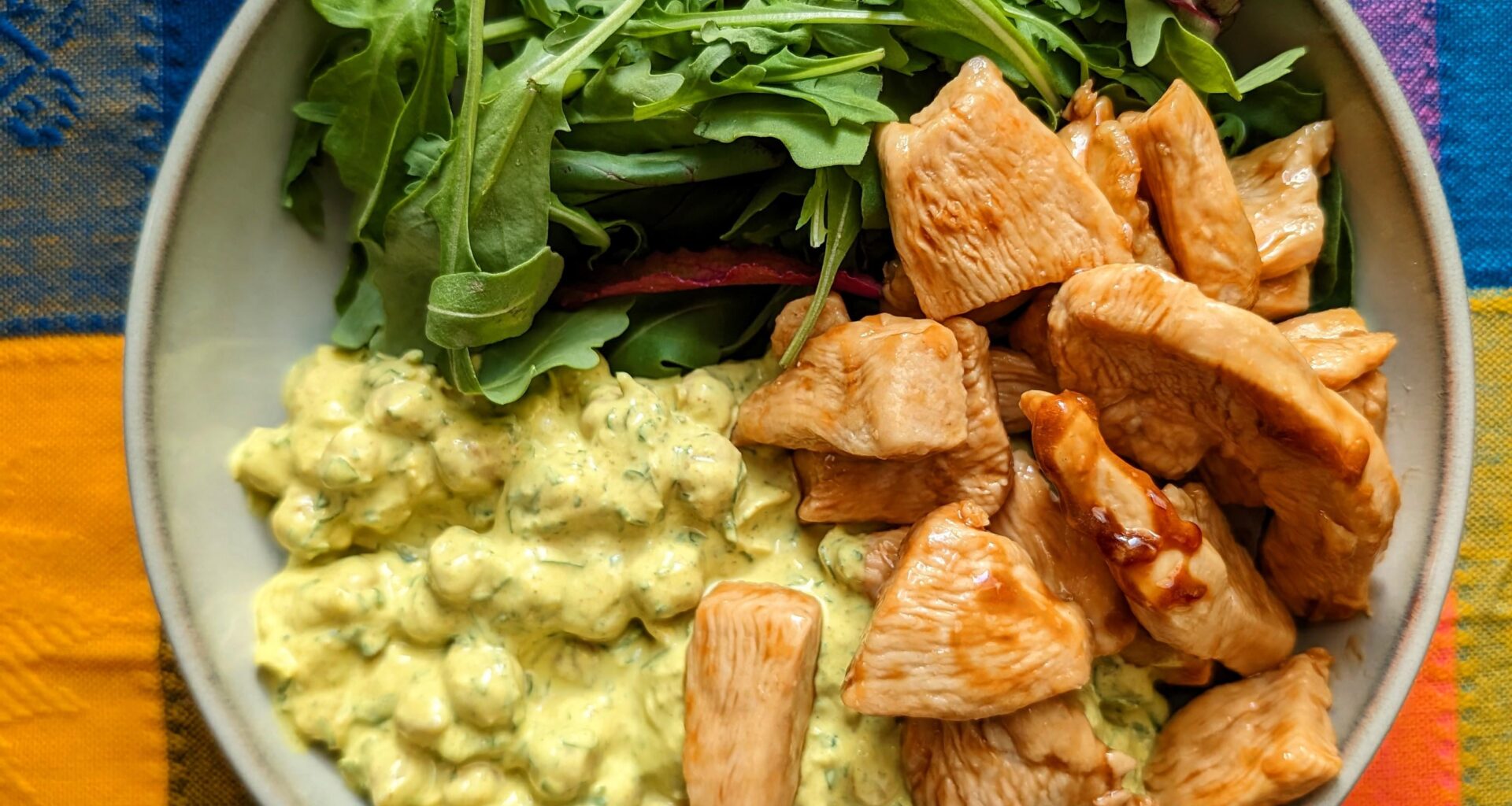Leaves, chicken, chickpea-yoghurt-salad