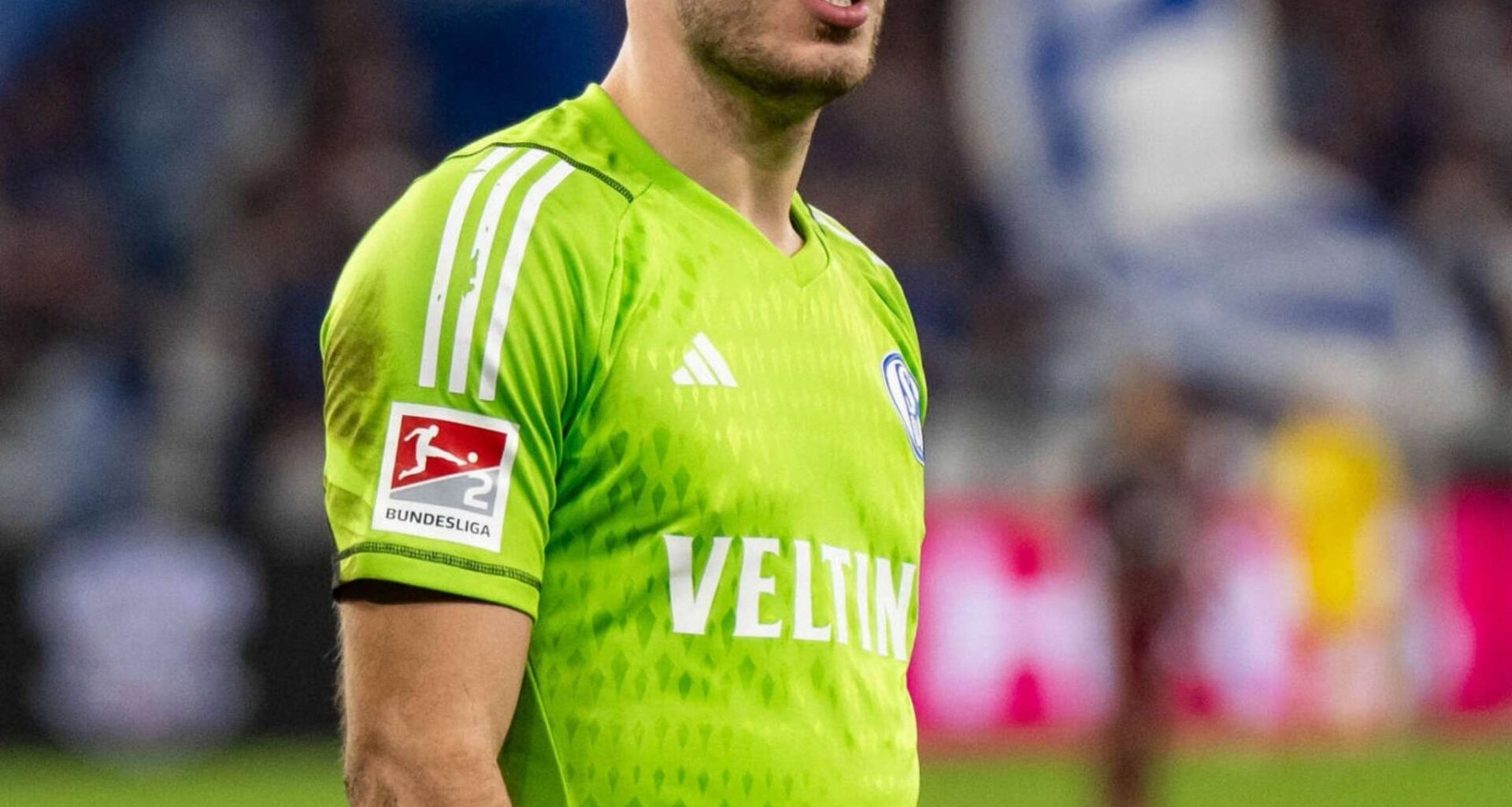 Die Stimmung in der #S04-Kabine ist nach dem personellen Tabula rasa auf dem Tiefpunkt. Der menschliche Umgang der Vereinsführung mit Einzelpersonen hat im Mannschaftskreis für Erschütterung gesorgt.  Es flossen sogar Tränen der Enttäuschung im PLZ.