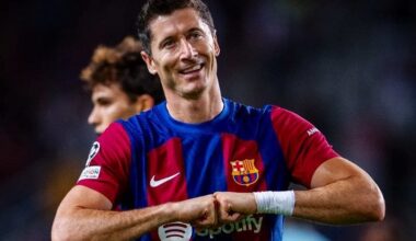 Barcelona has informed Lewandowski that they’re counting on him next season. @santiovalle