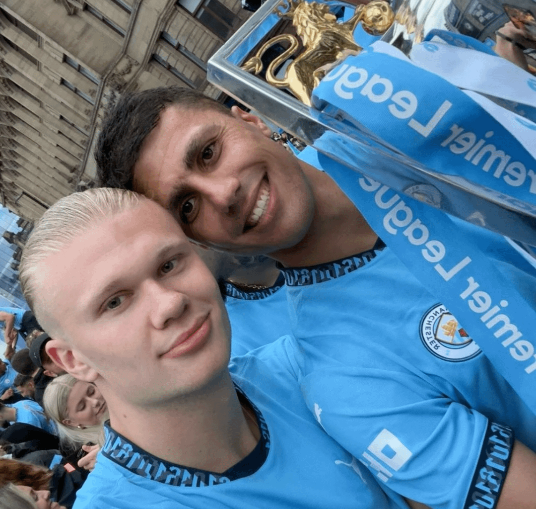 Haaland, Rodri, Gvardiol, Bobb and Lewis Celebrating Celebrating During The Parade