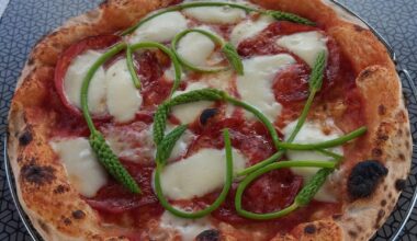 Pizza chorizo & aspergette des bois