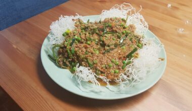 i made ma yi shang shu (ants crawling up a tree)