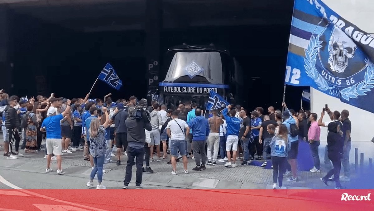 Partida do FC Porto para Lisboa: autocarro obrigado a parar por adeptos com atitude agressiva e insultos