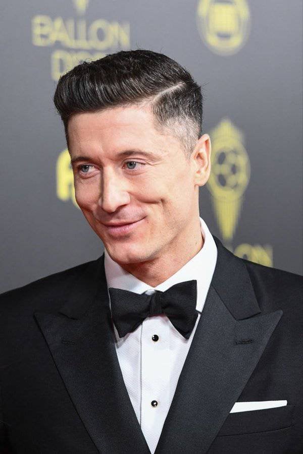 BREAKING: Although nothing is decided yet, there are reports that France Football are considering awarding the 2020 Ballon D'Or to Robert Lewandowski. [@sanantheone - @sport]