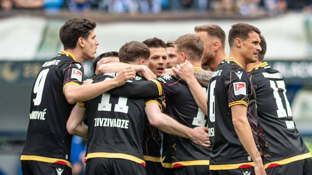 [2. Bundesliga] Doppelschlag nach der Pause: KSC schickt Hansa ins Tal der Tränen