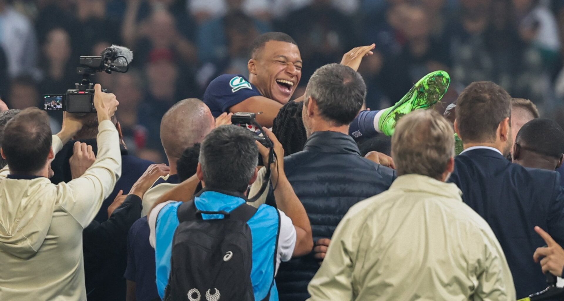 [OptaJean] 352 - Most goal involvements for Paris SG in the 21st century:🥇Kylian Mbappé - 352 (256 goals, 96 assists), 🥈Edinson Cavani - 236 (200 & 36),🥉Zlatan Ibrahimovic - 210 (156 & 54). AuRevoir.