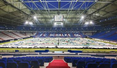 "Colourful Art of Football": Weltrekord auf Schalke aufgestellt - Künstler verwandelt Spielfeld in größtes Gemälde der Welt