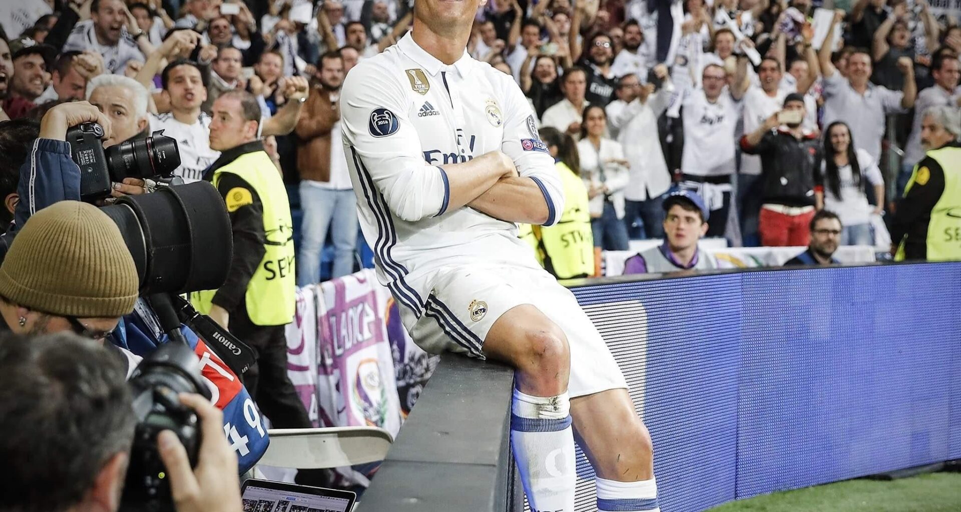 On This Day ✨ 7 years ago. CR7 Scored his 7th UCL Hat-Trick ⚽ (10', 73', 86') against Atlético Madrid and become 1st player ever to score back-to-back hat-tricks in UCL KO games. ICONIC!!!