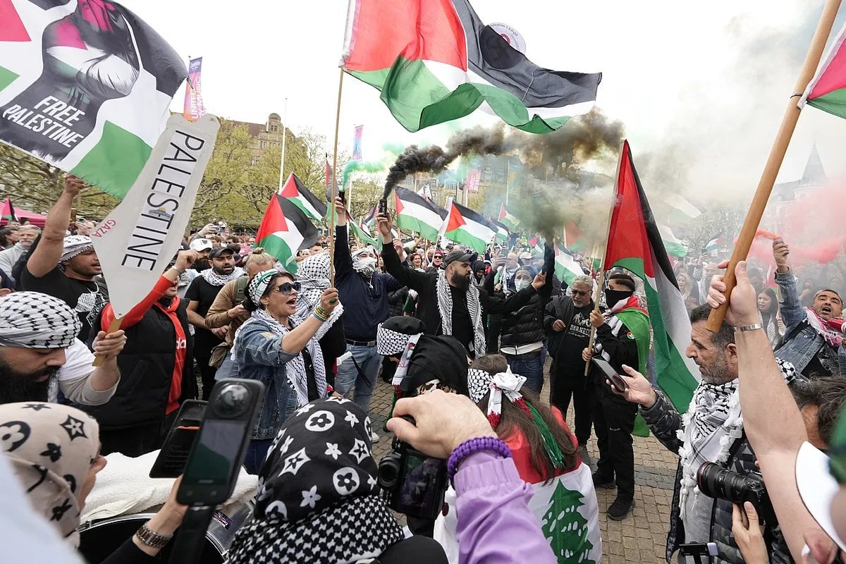 Periodistas israelíes de Eurovisión amenazan a un reportero español por gritar "free Palestina"