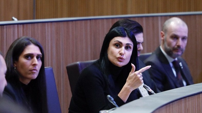 Montaner sobre la retirada de la vacuna d'Astrazeneca per possibles efectes secundaris: 'Qui es farà responsable?'