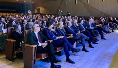 Hi han més articles avui -05/15/2024. Aqui estan tots els titulars que he trobat...