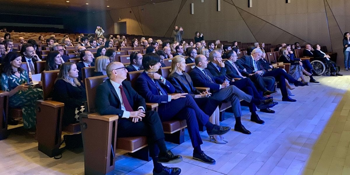 Hi han més articles avui -05/15/2024. Aqui estan tots els titulars que he trobat...