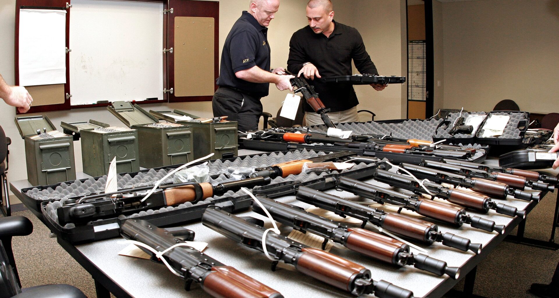 Gehackte Daten enthüllen, welche US-Waffenhändler hinter der Gewalt der mexikanischen Kartelle stecken