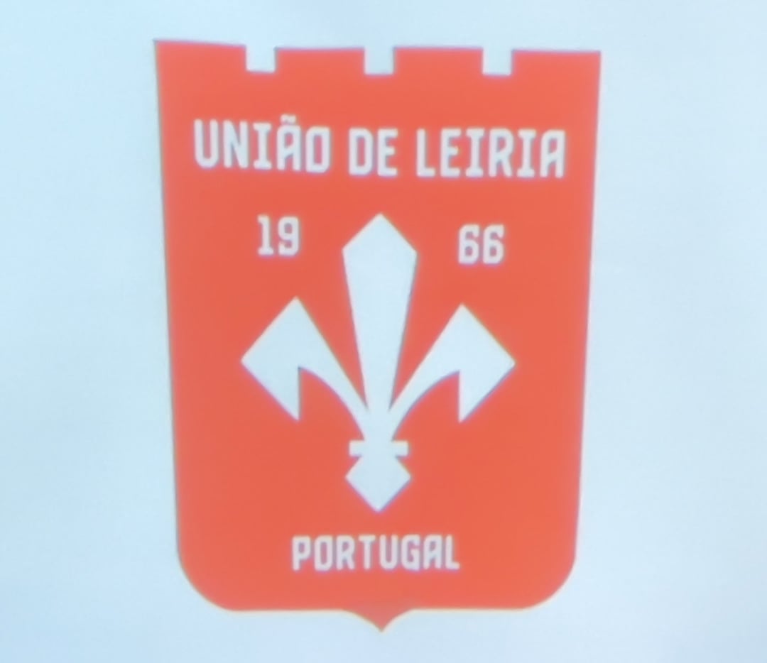 Os 3 emblemas apresentados para substituir o atual da União de Leiria. A votação vai decorrer no dia 13 de junho.