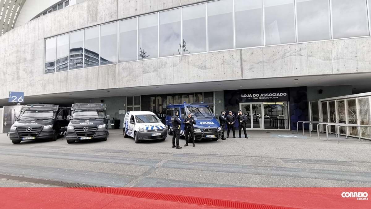 Câmaras de videovigilância captam filha de 'Macaco' a vender bilhetes para jogos do FC Porto