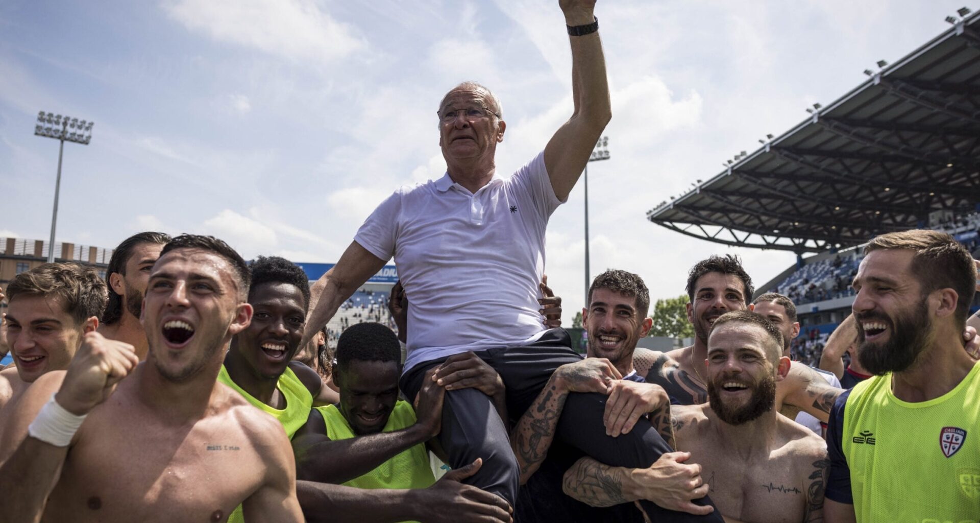 Former Leicester City coach Claudio Ranieri leaves Cagliari and retires from football.