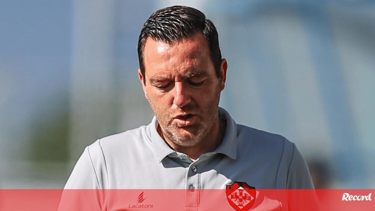UD Oliveirense oficializa saída de Ricardo Chéu