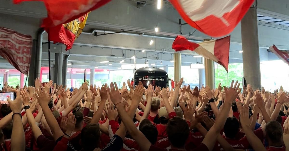 Beautiful BTS from FCB-Real. The welcome at the stadium brought tears of joy to my eyes.