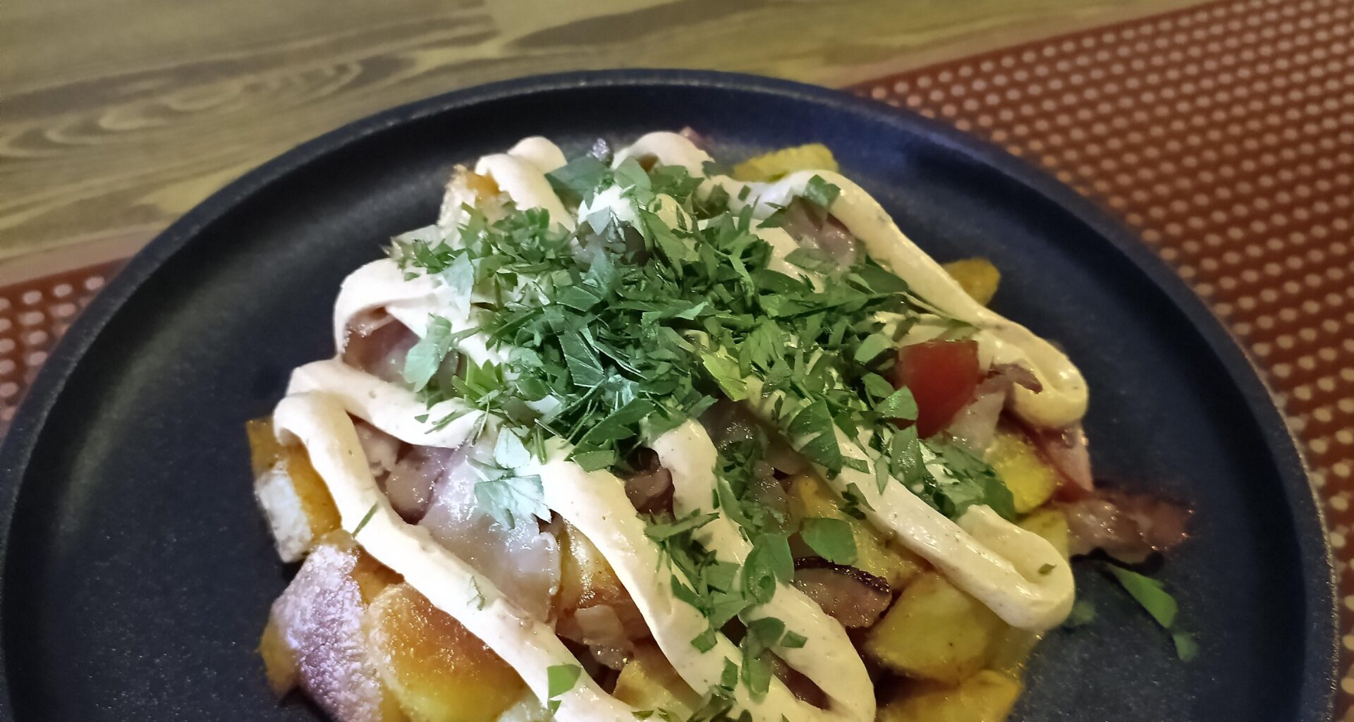 Le staff avait faim, j'ai fait des patatas type bravas.