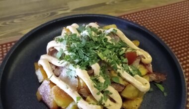 Le staff avait faim, j'ai fait des patatas type bravas.